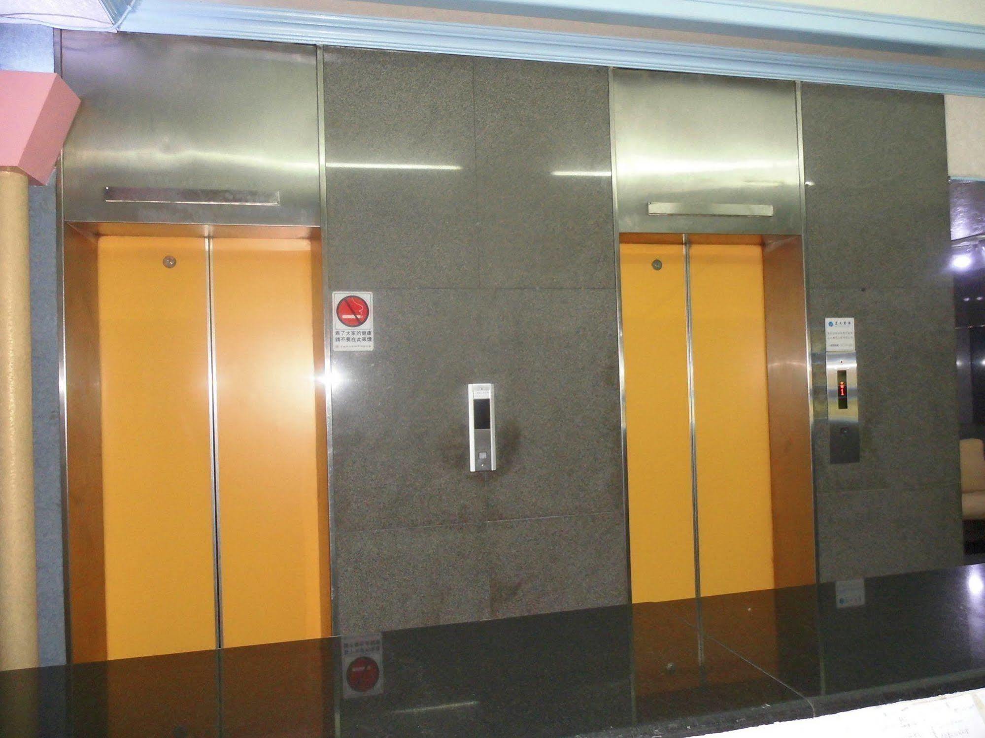 Modern Plaza Hotel Kaohsiung Exterior foto